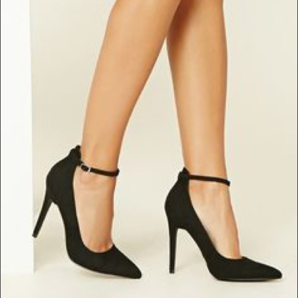 Forever21 Black Faux Suede Heels/Pumps
